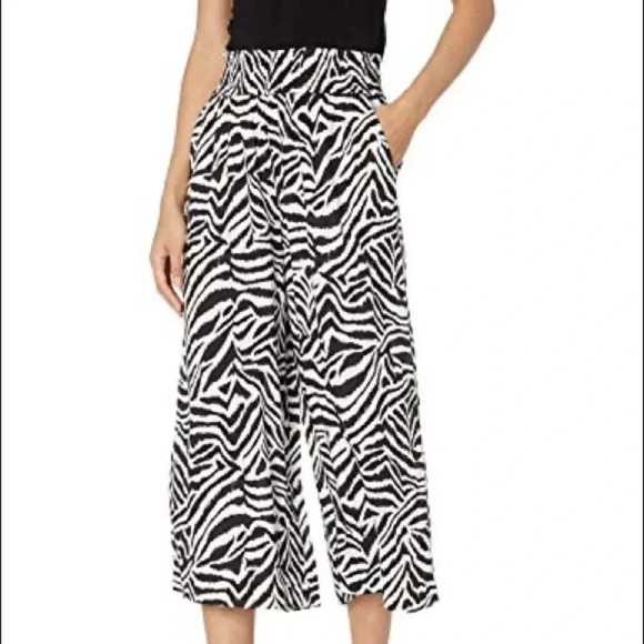 Jessica Simpson Size XS Gardenia Etched Zebra Cropped Pants. New With Tags. - Picture 1 of 6